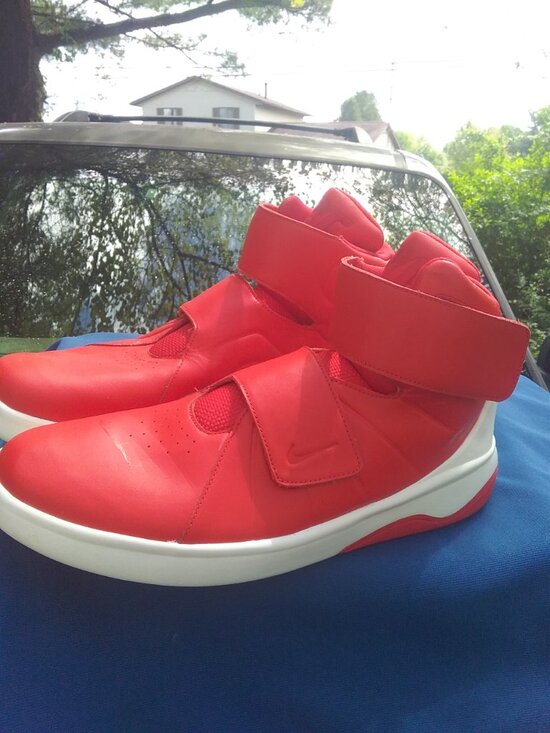 Nike mens athletic shoes